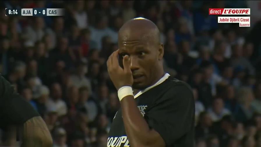 亨利寶刀不老，西塞紀(jì)念賽直接任意球破門(mén)