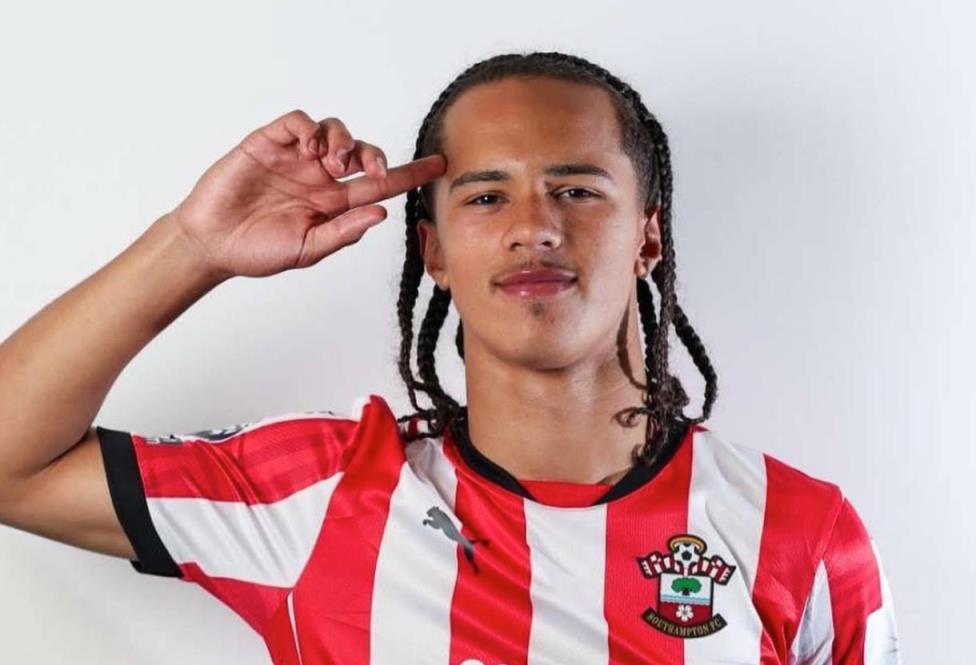 曼聯(lián)競(jìng)逐圣徒16歲后衛(wèi)埃姆斯登-詹姆斯