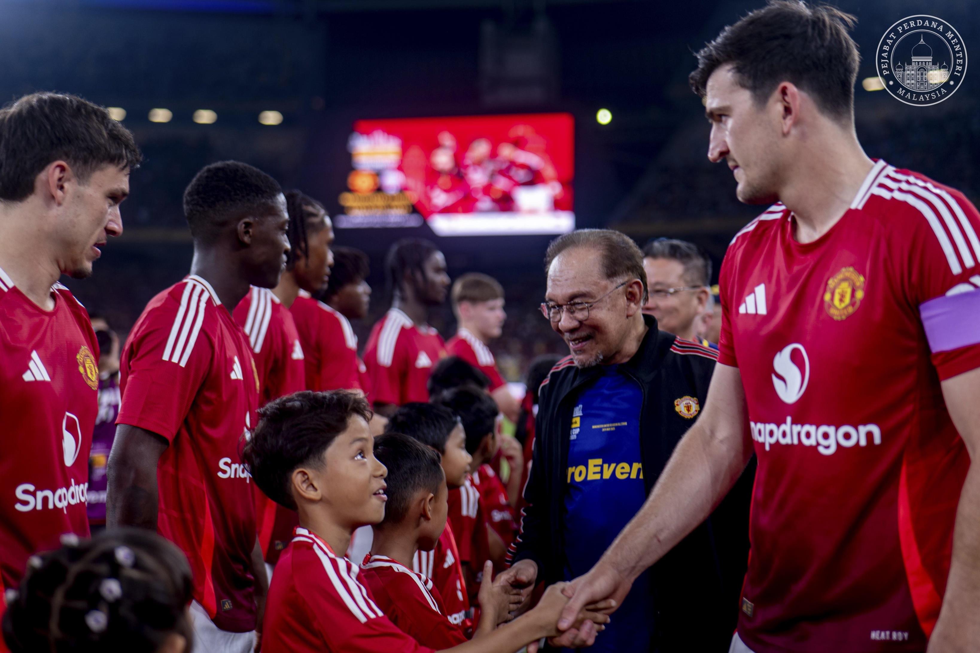 馬來西亞總理：曼聯(lián)再錯(cuò)失獎(jiǎng)杯，下賽季別降級(jí)英冠了