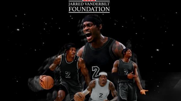 不止海斯范德彪曬訓(xùn)練營海報(bào) 同樣無logo