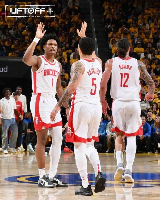 一夜三則重磅消息！火箭交易10號簽，湖人新目標浮現，哈登最新動態(tài)曝光