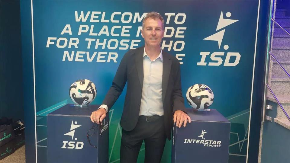 前巴薩總監(jiān)：我們低估了登貝萊，好在流言蜚語未擊倒他