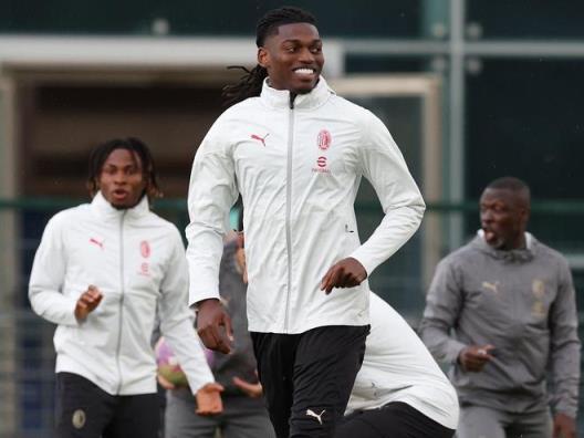 拜仁瞄準萊奧，米蘭報價超1.3億歐元，球迷抗議推動王牌離隊？