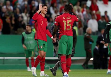 7000萬！葡萄牙神鋒欲離隊(duì)，拜仁巴薩爭搶，萊奧夏窗歸屬成謎