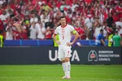 波蘭主帥直接撤換隊(duì)長(zhǎng)！記者透露曾打電話給萊萬(wàn)但未溝通