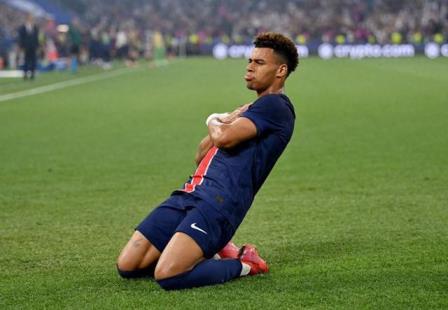 19歲362天，杜埃成為歐冠改制后決賽進球第三年輕的球員