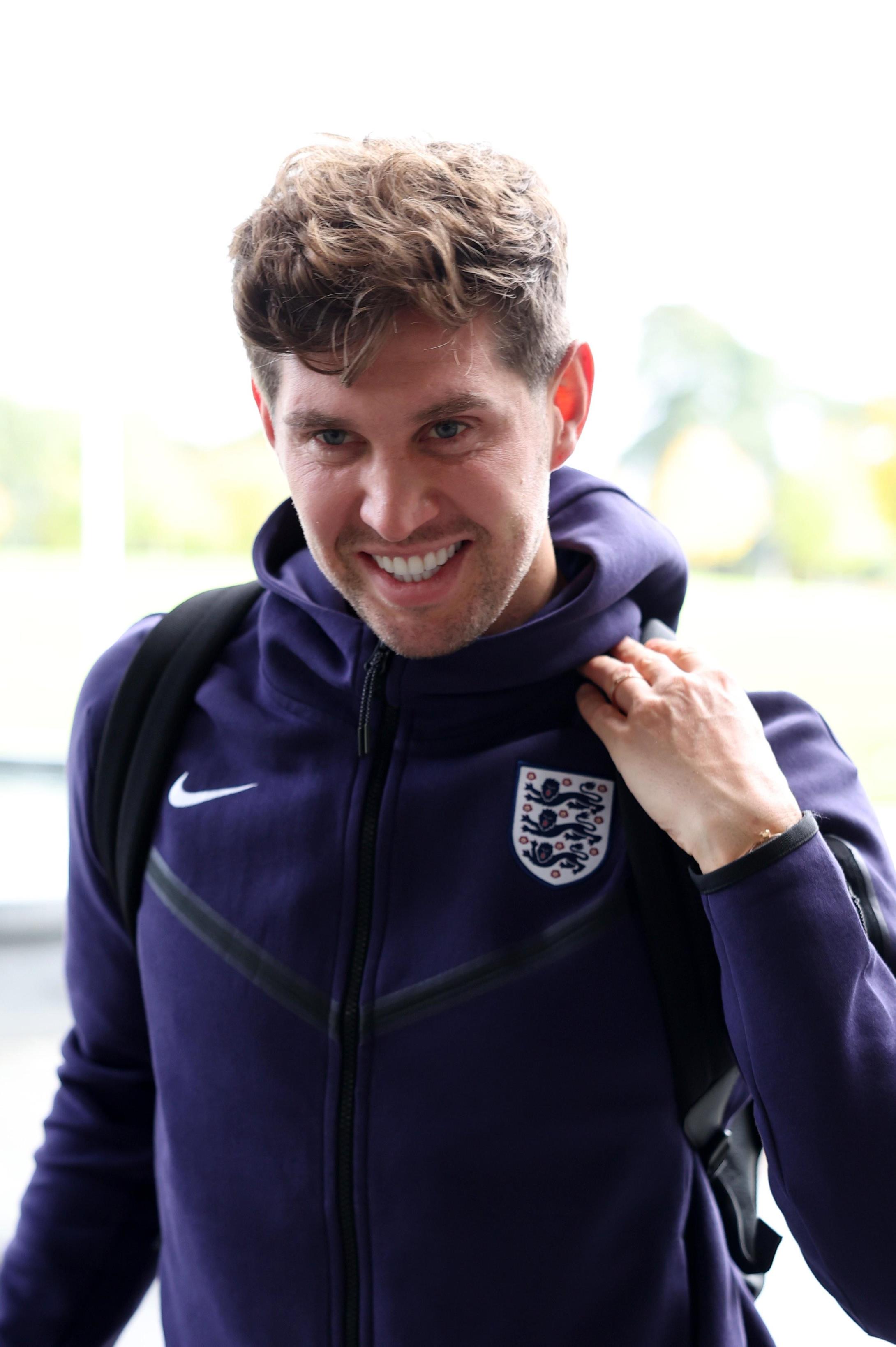 斯通斯正式加入英格蘭訓練營并接受康復治療