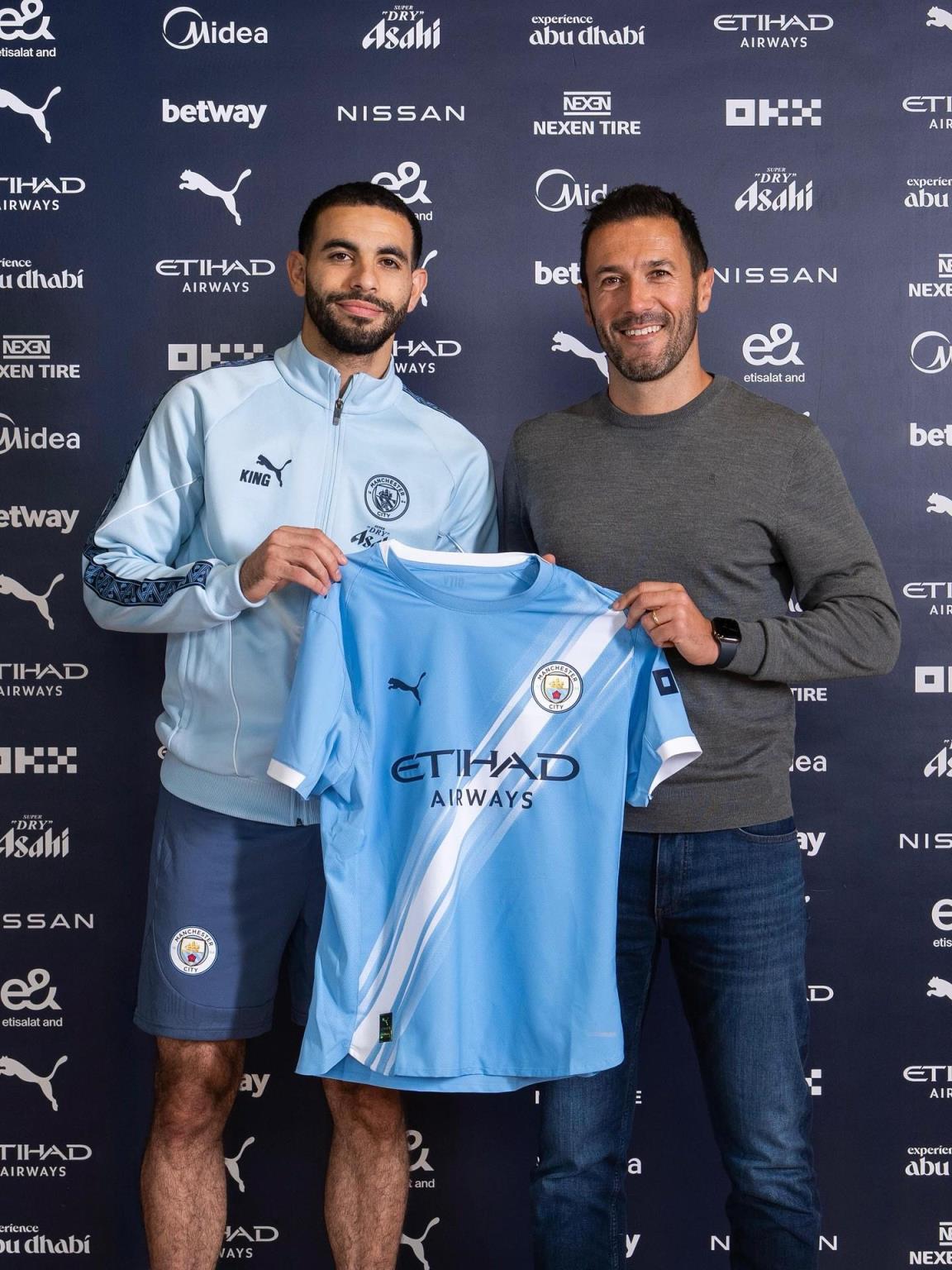 努里發(fā)布簽約曼城照片：開啟新篇章，誓為隊徽竭盡全力