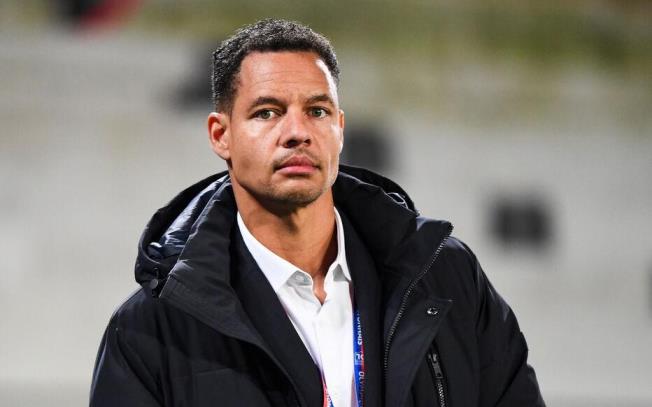 里昂協(xié)調(diào)員孔格爾在家遭刀刺傷胸部，稱系家庭意外