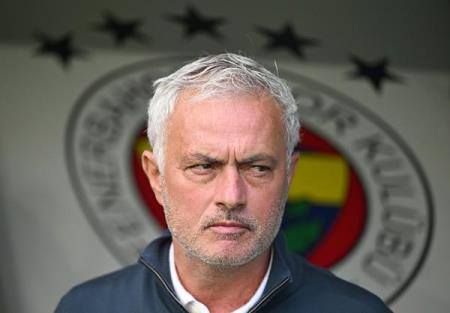 土耳其足協(xié)紀(jì)律委員會(huì)成員被曝在群內(nèi)辱罵穆帥，集體辭職引熱議