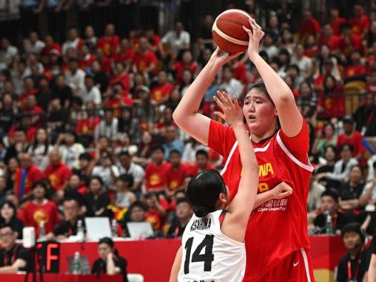 2米26新星3戰(zhàn)轟52分24板，用實(shí)力擊敗質(zhì)疑，宮魯鳴頭號殺手锏