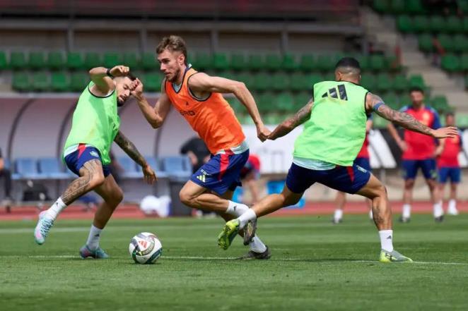 馬卡報(bào)：西班牙隊(duì)集訓(xùn)最新消息，三名U21球員加入，伊斯科已返隊(duì)