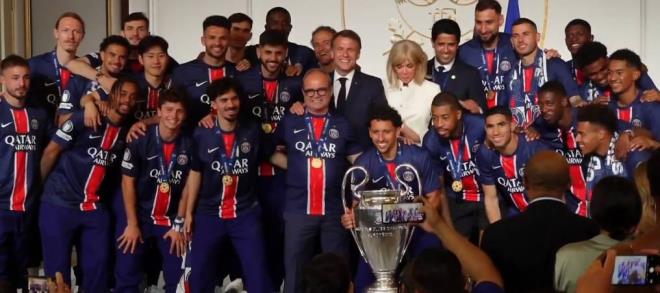 馬克龍會見巴黎全隊(duì)致謝：感謝你們讓法國年輕人夢想成真