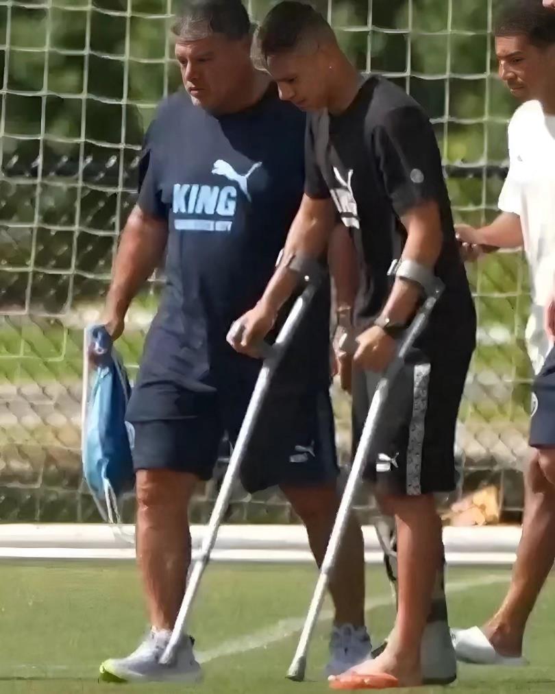 ESPN：埃切韋里需拄拐并穿保護(hù)靴行走，預(yù)計無緣出戰(zhàn)尤文