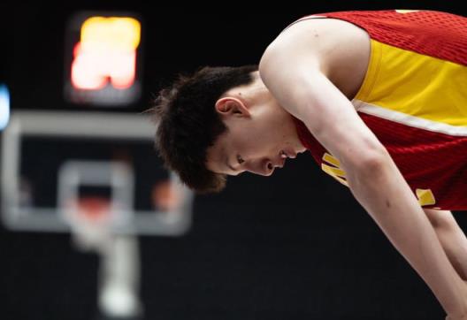 兩戰(zhàn)12帽亮眼！郇斯楠2.15米暴扣閃耀 增肌提升對抗成關(guān)鍵