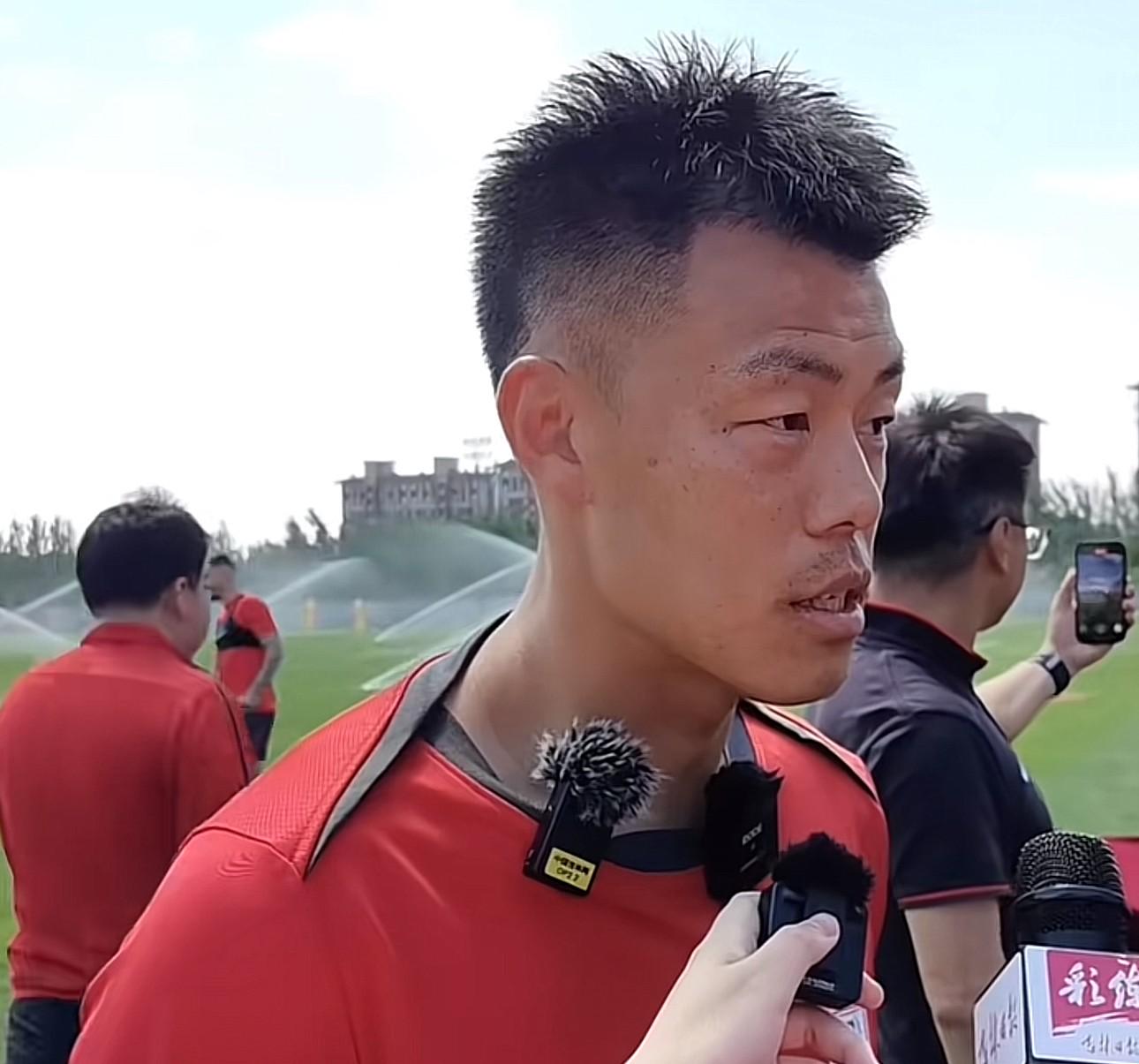 譚龍：老隊員需穩(wěn)住年輕隊員情緒，期待團(tuán)隊創(chuàng)造奇跡