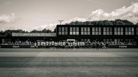 布倫特福德全隊(duì)默哀一分鐘悼念若塔兄弟