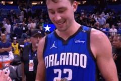 小瓦格納分享造型“搖頭娃娃”：頭發(fā)比真人更帥，迫不及待要給媽媽看