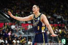 胡明軒高效輸出15分5助4板 正負(fù)值+11引領(lǐng)球隊(duì)進(jìn)攻