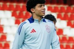 西媒：恩佐-阿爾維斯有望本周末在皇馬U19隊首秀