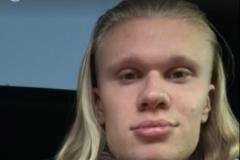 哈蘭德社交媒體發(fā)布個(gè)人自拍照：長(zhǎng)發(fā)飄逸、腕戴豪表、點(diǎn)贊手勢(shì)