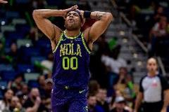 布魯斯-布朗首節(jié)狂砍10分末節(jié)顆粒無(wú)收