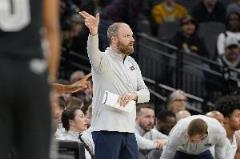 灰熊記者：詹金斯與總經(jīng)理克萊曼互指責(zé)任，無人擔(dān)責(zé)