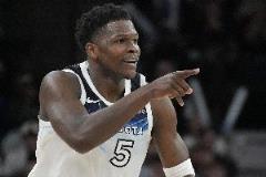 愛德華茲單節(jié)高效輸出20分 帶隊(duì)38-23反超對(duì)手