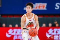 姜偉澤半場(chǎng)20分三分神準(zhǔn)引領(lǐng)球隊(duì)進(jìn)攻