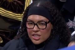 四川女籃外援坎貝奇觀賽四川男籃對陣廣東男籃比賽