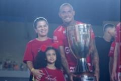 巴乙后腰拒絕中國(guó)球隊(duì)報(bào)價(jià)，隨隊(duì)奪得州錦標(biāo)賽冠軍