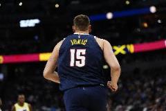 約基奇空砍33分12板9助，對(duì)手隊(duì)友皆成玩具