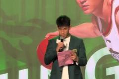 下一次穿西裝就是選秀大會！林葳曾穿著西裝上臺講話~