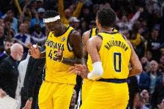 外線雙槍轟出24+10和22+6！西亞卡姆&哈利伯頓高效發(fā)揮引領(lǐng)球隊(duì)勝利