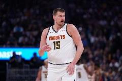 約基奇12中5砍20分12板11助4斷，三雙太簡(jiǎn)單