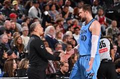 盧談留祖巴茨在場(chǎng)拿三雙：我一般不喜歡這么做，但對(duì)他意義重大