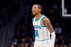 小尼克-史密斯高效表現(xiàn)13中8砍28分10助創(chuàng)生涯新高