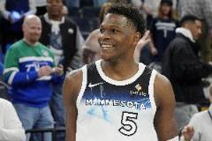 愛(ài)德華茲領(lǐng)到技犯將重賽 NBA官方撤銷(xiāo)此前判罰