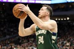 康諾頓本季場均4.3分 現(xiàn)場爆發(fā)43分創(chuàng)生涯新高