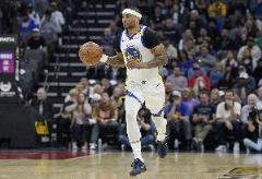 小佩頓全能表現(xiàn)10中5砍12分2板1助1斷1帽填滿數(shù)據(jù)欄