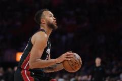 李凱爾半場(chǎng)10分鐘貢獻(xiàn)4助攻1斷1帽 正負(fù)值+10