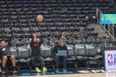 特雷-楊輕松替補(bǔ)席甩球空心入網(wǎng)