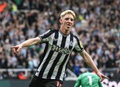 戈登敬佩利物浦傳奇隊(duì)長(zhǎng)杰拉德，與瓊斯是親密朋友