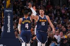 楊侃媒體人：威少活力助快船贏球，初段表現(xiàn)難與掘金相比