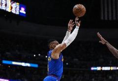 威少系列賽前兩場(chǎng)投進(jìn)5記三分 鮑威爾和博格丹合計(jì)4記