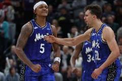 雙核齊發(fā)！班凱羅與小瓦格納上半場11次出手貢獻14分