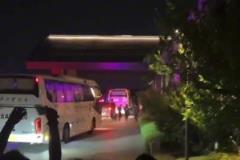 云南球迷太熱情了！云南球迷等待海港大巴時高喊武磊名字