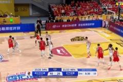 火藥味十足！孫銘徽與鄢手騏卡位糾纏，隨后被后者頂?shù)?，鄢手騏被判違體！