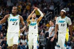 特納與內(nèi)史密斯半場13投9中轟出25分！