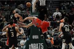 雄鹿奪冠后四年僅贏一輪系列賽，運氣真的用完了？